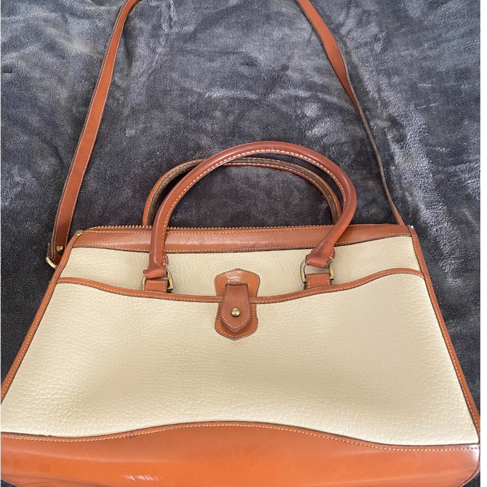 Dooney and Bourke Light Tan All Weather Leather Handbag with Shoulder Strap - Picture 4 of 8